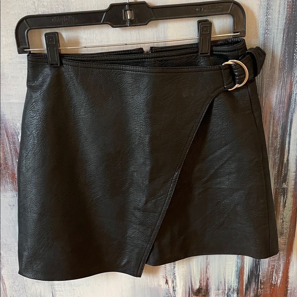 H&M faux leather mini skirt size 4